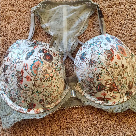 Victoria’s Secret Push-up Bra - Picture 2 of 4